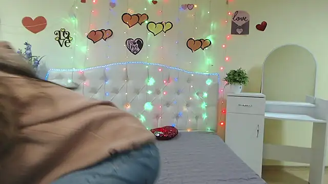 TinaRedly online show from 02/24/25, 06:36