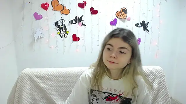 TinaRedly online show from 02/28/25, 09:44