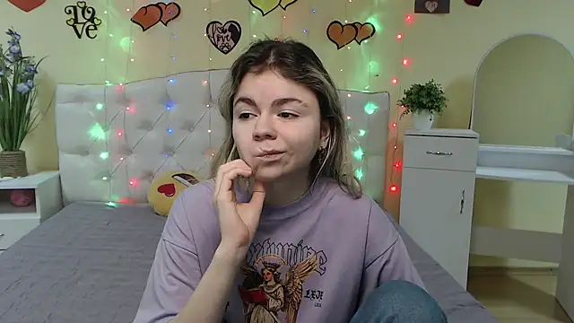 TinaRedly online show from 03/04/25, 04:17