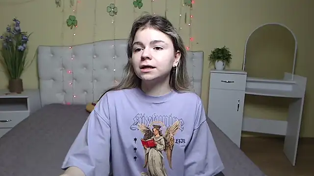 TinaRedly online show from 03/23/25, 03:54