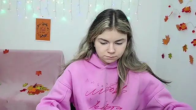 TinaRedly online show from 12/03/25, 06:39