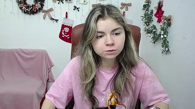 TinaRedly online show from 12/14/25, 06:45