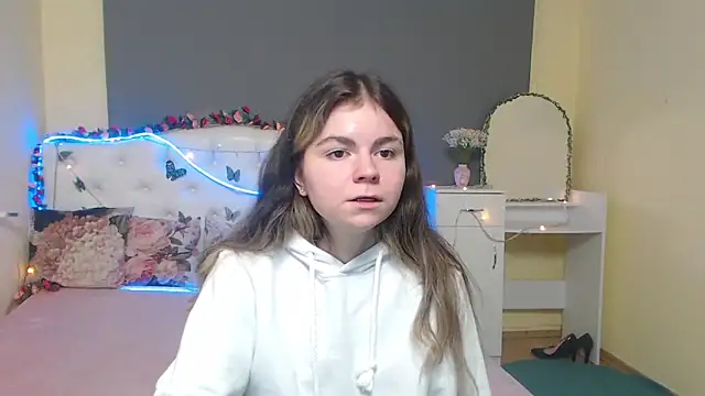 Snapshot of TinaRedly chatting on 05/01/26, 06:01 TinaRedly online show from 05/01/26, 06:01