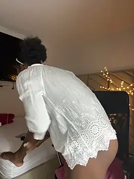 kellya  online show from 09/21/25, 10:33