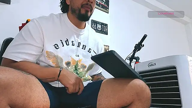 Snapshot of SilvaBranko chatting on 02/13/26, 04:47 SilvaBranko online show from 02/13/26, 04:47