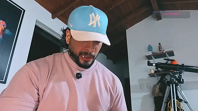 Snapshot of SilvaBranko chatting on 02/24/26, 01:25 SilvaBranko online show from 02/24/26, 01:25