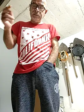 Snapshot of bottomhairy chatting on 10/14/25, 08:26 bottomhairy online show from 10/14/25, 08:26