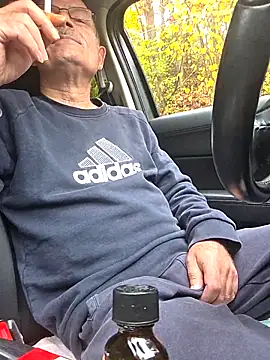 Snapshot of bottomhairy chatting on 10/23/25, 08:13 bottomhairy online show from 10/23/25, 08:13