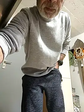 Snapshot of bottomhairy chatting on 02/02/26, 03:22 bottomhairy online show from 02/02/26, 03:22