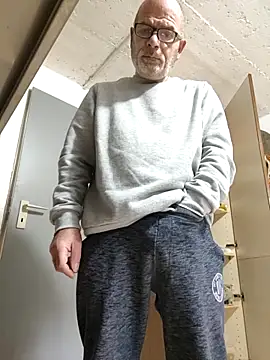 Snapshot of bottomhairy chatting on 02/23/26, 02:03 bottomhairy online show from 02/23/26, 02:03