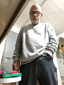 Snapshot of bottomhairy chatting on 03/01/26, 03:47 bottomhairy online show from 03/01/26, 03:47