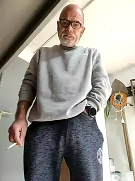 Snapshot of bottomhairy chatting on 03/18/26, 10:07 bottomhairy online show from 03/18/26, 10:07