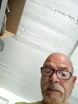 bottomhairy online show from 05/06/26, 11:48