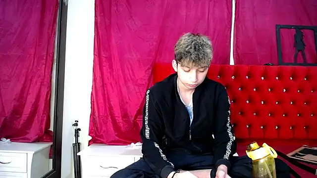  Thomas hot  online show from 03/04/25, 07:08