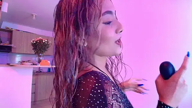 Snapshot of megan_collins96 chatting on 02/15/26, 08:27 megan collins96 online show from 02/15/26, 08:27