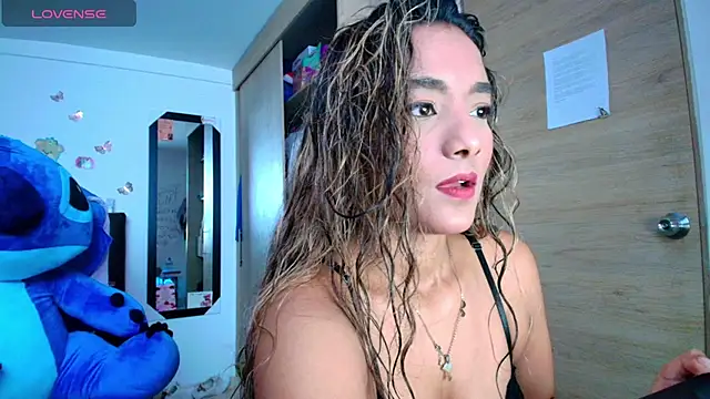 megan collins96 online show from 04/27/26, 09:57