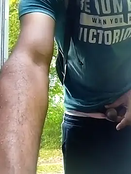 Snapshot of maleesa chatting on 09/19/25, 05:20 maleesa online show from 09/19/25, 05:20