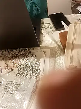 Snapshot of maleesa chatting on 10/12/25, 06:18 maleesa online show from 10/12/25, 06:18