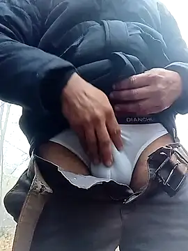 Snapshot of maleesa chatting on 11/14/25, 06:34 maleesa online show from 11/14/25, 06:34