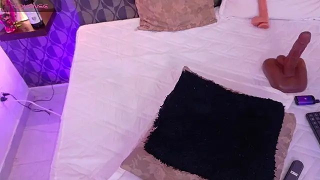 SharomRoss online show from 02/05/25, 06:26