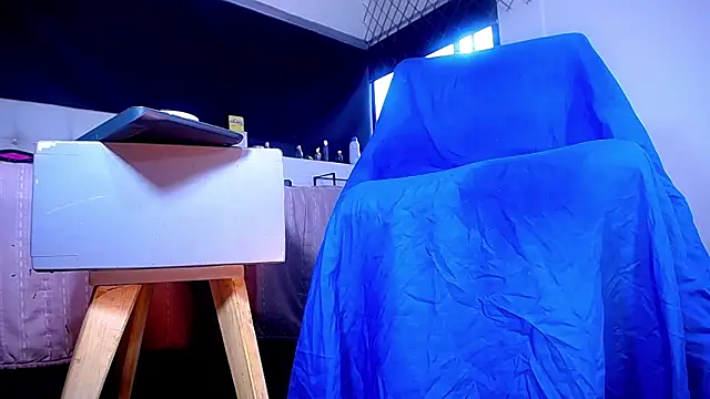 bellatrixx 69 online show from 10/18/25, 11:33