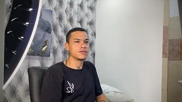 Snapshot of Osiiriis chatting on 01/26/25, 04:41 Osiiriis online show from 01/26/25, 04:41