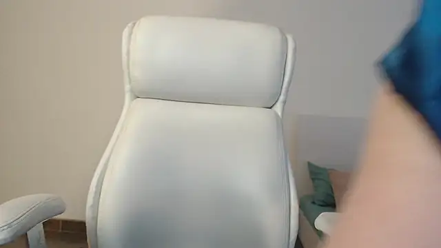 Snapshot of missdaniels chatting on 03/11/25, 04:18 missdaniels online show from 03/11/25, 04:18