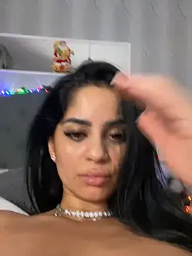 Snapshot of _adelle chatting on 12/12/24, 01:28 adelle online show from 12/12/24, 01:28