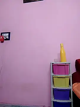 Snapshot of Kayra_34 chatting on 10/29/25, 10:28 Kayra 34 online show from 10/29/25, 10:28