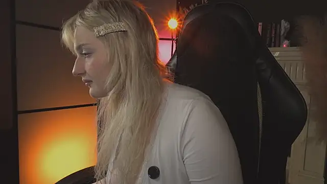 ELLIEJAY online show from 06/19/26, 05:45