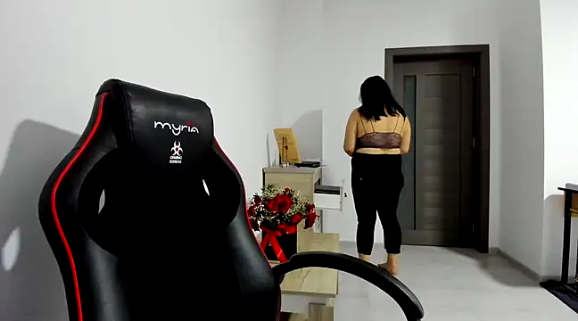 amiraisa11 online show from 02/03/25, 01:52