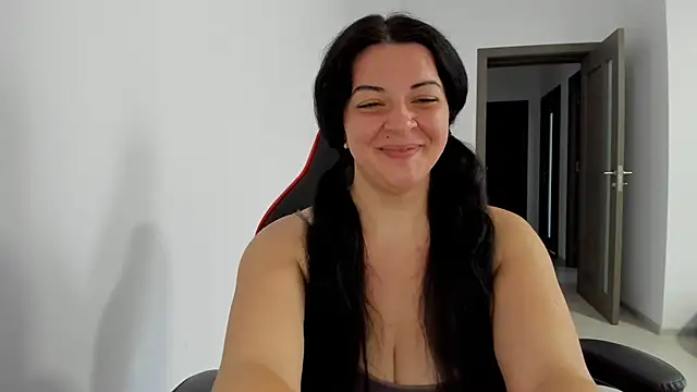 amiraisa11 online show from 06/28/26, 03:51