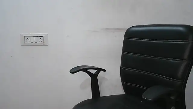 Snapshot of Suzie_darling chatting on 12/28/24, 05:23 Suzie darling online show from 12/28/24, 05:23