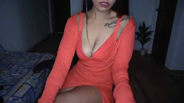 Snapshot of Suzie_darling chatting on 05/22/26, 04:01 Suzie darling online show from 05/22/26, 04:01