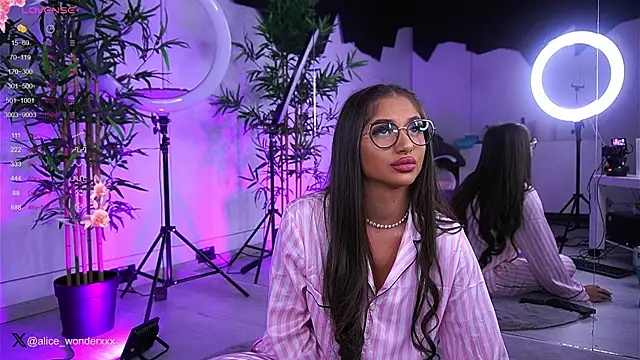 VanessaSimon online show from 01/19/25, 06:42