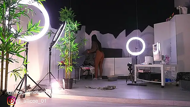 VanessaSimon online show from 02/13/25, 06:30