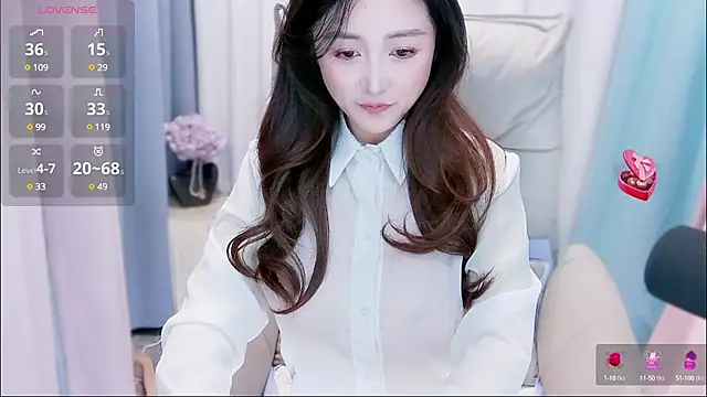 Snapshot of Liiniie-Lovers chatting on 01/04/25, 11:48 Liiniie-Lovers online show from 01/04/25, 11:48