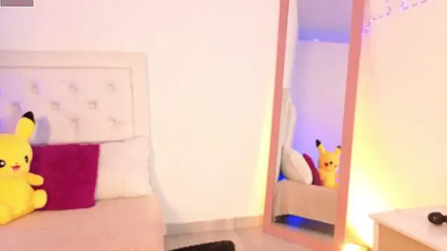 Snapshot of little_kawaiigirl_ chatting on 01/15/26, 11:52 little kawaiigirl online show from 01/15/26, 11:52