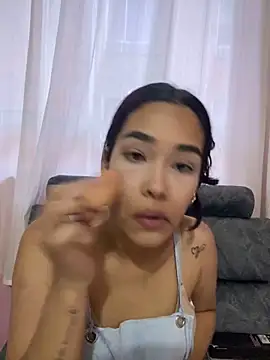 Snapshot of Alexsa_V chatting on 10/17/25, 10:34 Alexsa V online show from 10/17/25, 10:34