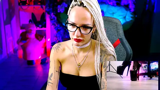 MonicaMaxwel online show from 11/15/25, 10:45