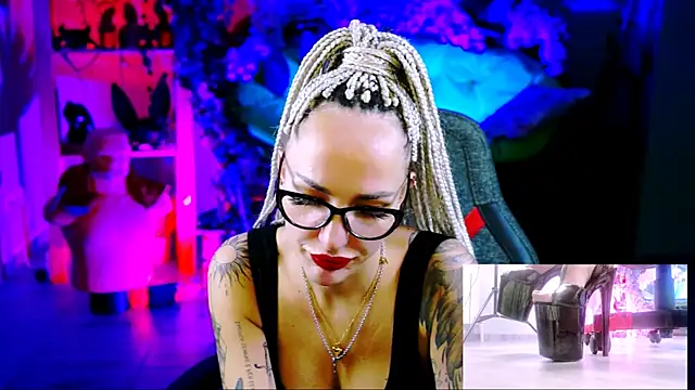 MonicaMaxwel online show from 11/19/25, 11:10