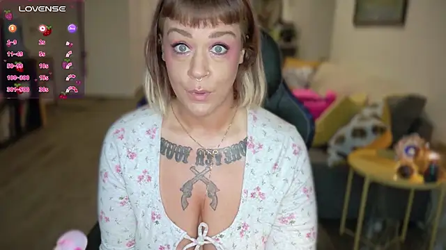 Snapshot of WendyDarling chatting on 02/24/25, 08:25 WendyDarling online show from 02/24/25, 08:25