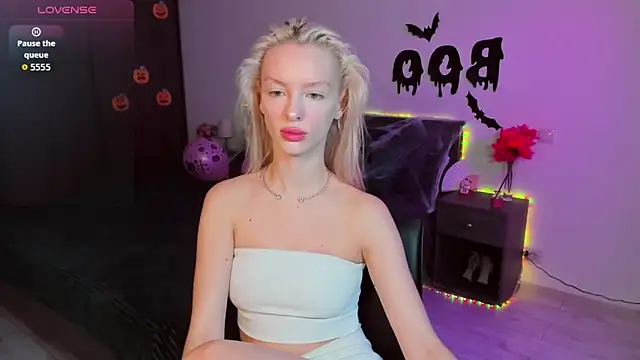 AleksaBlonde online show from 10/20/25, 05:41