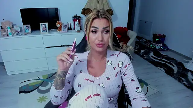 GlossyDiamondX online show from 09/29/25, 03:28