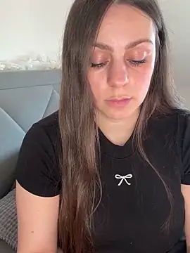 Snapshot of Loella-Rose chatting on 12/21/25, 01:18 Loella-Rose online show from 12/21/25, 01:18