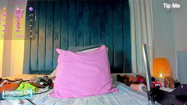 Snapshot of blondehorny69 chatting on 09/10/25, 07:03 blondehorny69 online show from 09/10/25, 07:03