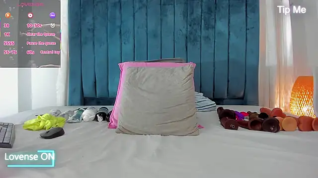 Snapshot of blondehorny69 chatting on 10/09/25, 07:34 blondehorny69 online show from 10/09/25, 07:34