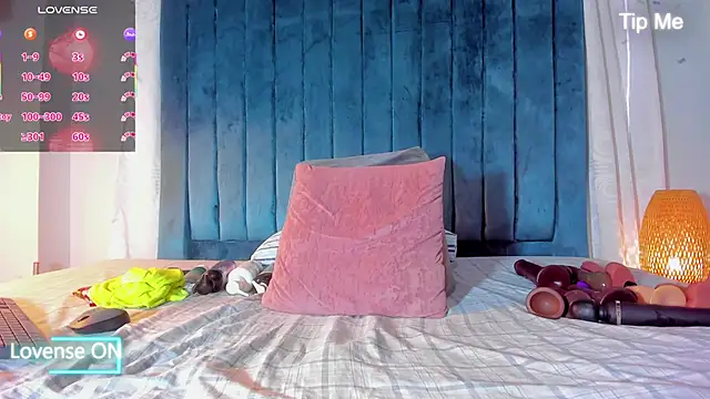 Snapshot of blondehorny69 chatting on 10/11/25, 07:34 blondehorny69 online show from 10/11/25, 07:34