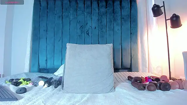 Snapshot of blondehorny69 chatting on 11/21/25, 07:45 blondehorny69 online show from 11/21/25, 07:45