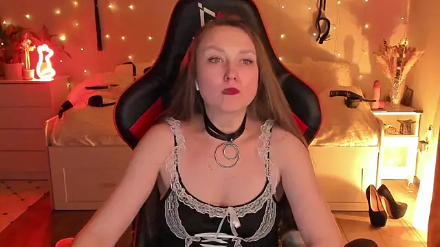 Snapshot of desperatehousewife__ chatting on 03/03/25, 03:19 desperatehousewife   online show from 03/03/25, 03:19